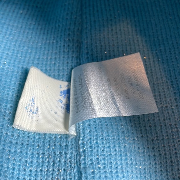 Disney Frozen Girls Beanie with Pom Blue and Gray - Picture 7 of 7